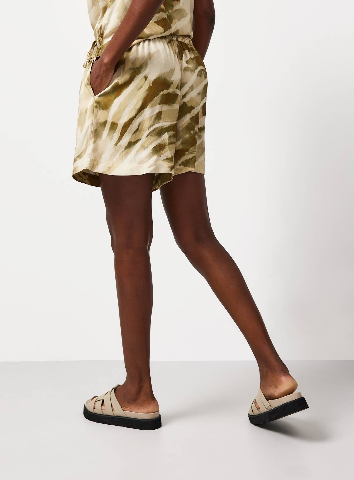 Green Leaf Print Co-ord Shorts 16 - Image 3